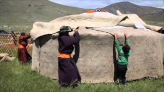 Montage dune yourte en Mongolie [upl. by Ennoryt39]